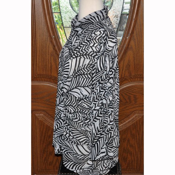 Fashion Bug Black & White 3/4 Length Sleeve Button Down Blouse - Picture 3 of 6